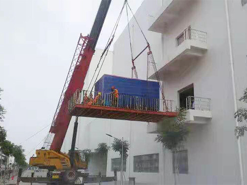 吊车搬运